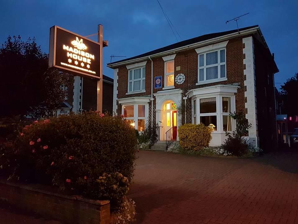 Madison House Bed & Breakfast เซาธ์แธมป์ตัน ภายนอก รูปภาพ